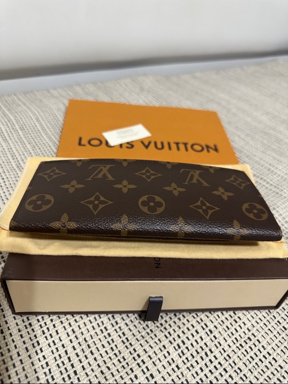 Louis Vuitton Reverse Sarah Wallet - Picture 8 of 12